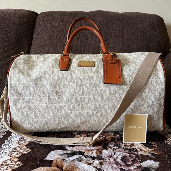 MICHAEL KORS Jet Set Large Vanilla Adjustable Strap Weekender Duffle Bag NWT - Picture 2 of 15